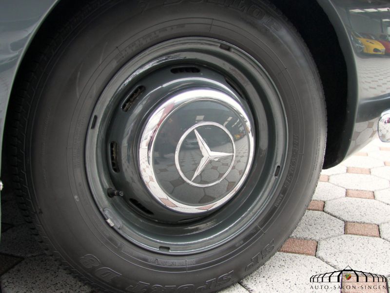 Mercedes-Benz 300 SL Roadster