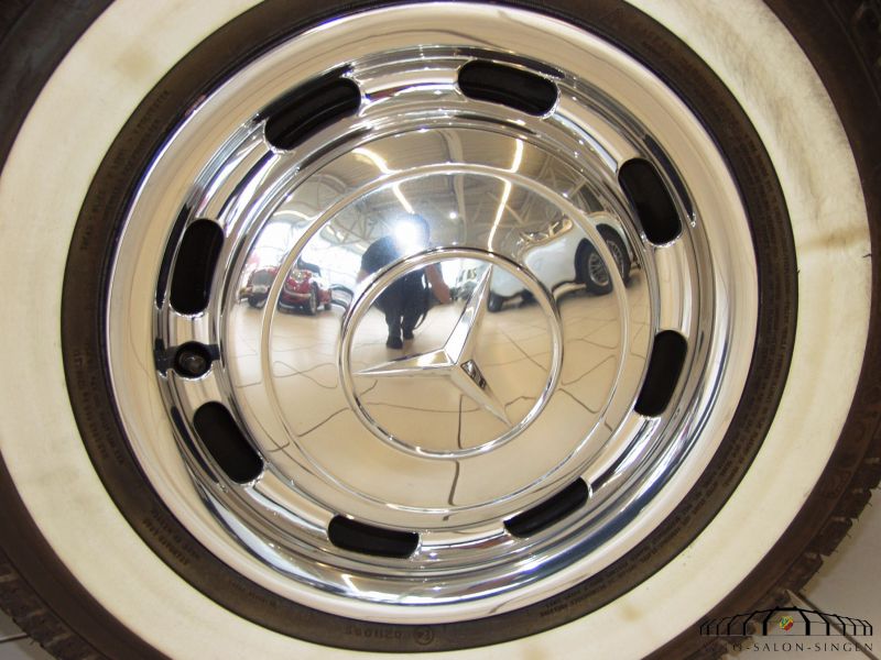 Mercedes-Benz 220 S Ponton Coupe