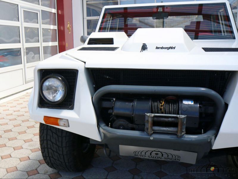 Lamborghini LM 002