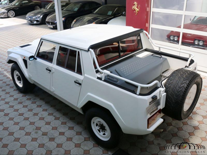 Lamborghini LM 002