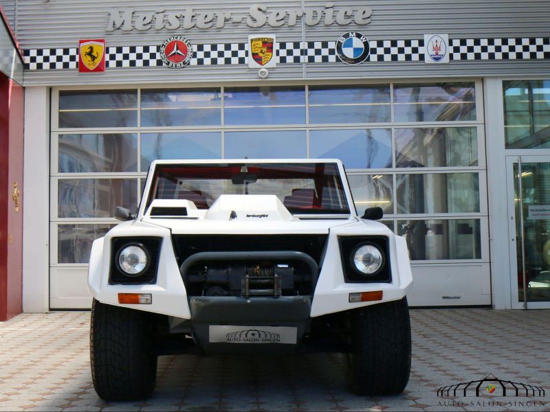 Lamborghini LM 002