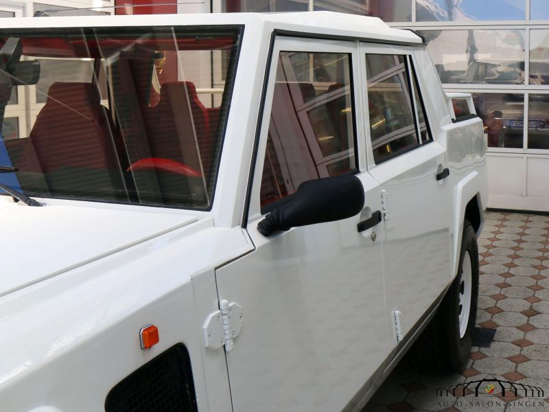 Lamborghini LM 002