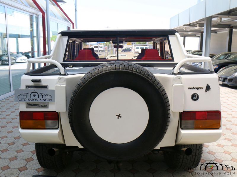 Lamborghini LM 002