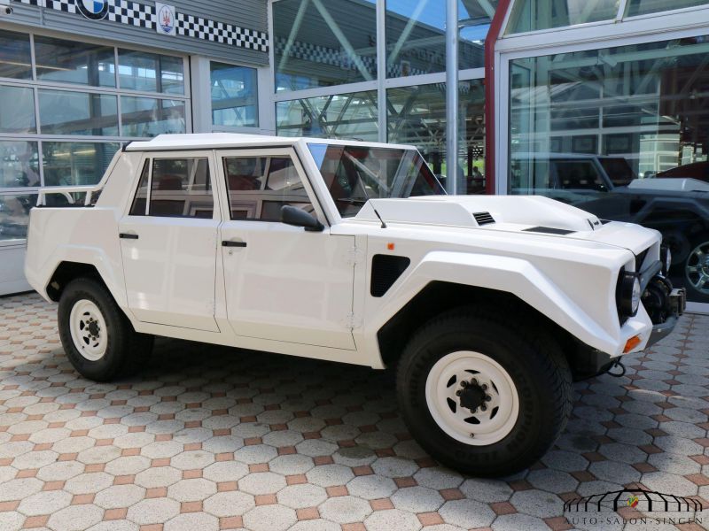 Lamborghini LM 002
