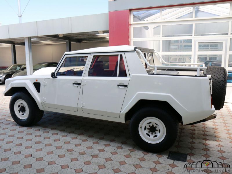 Lamborghini LM 002