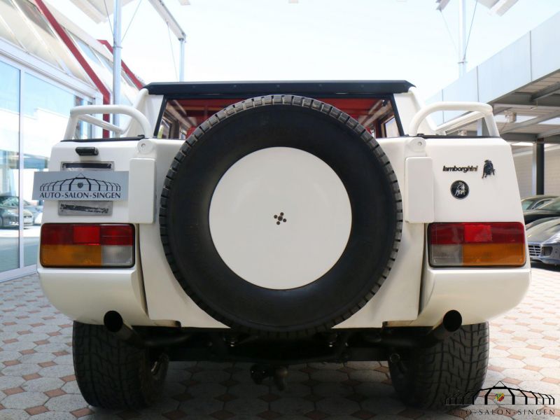 Lamborghini LM 002