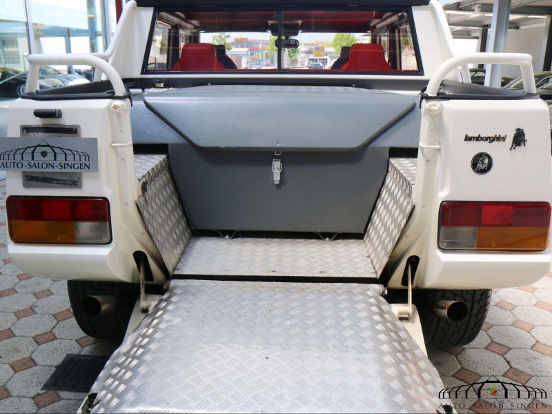 Lamborghini LM 002