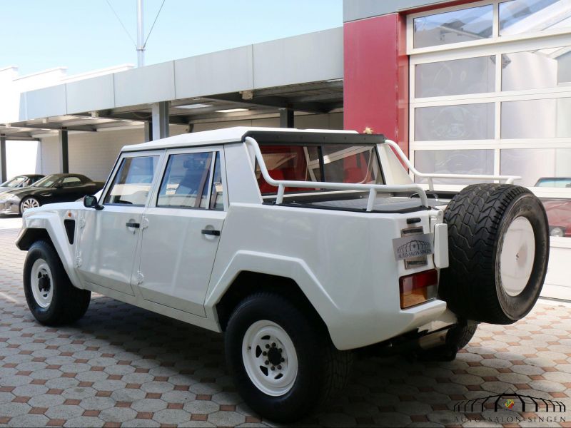 Lamborghini LM 002