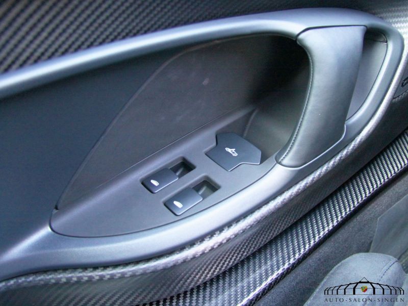 McLaren P1