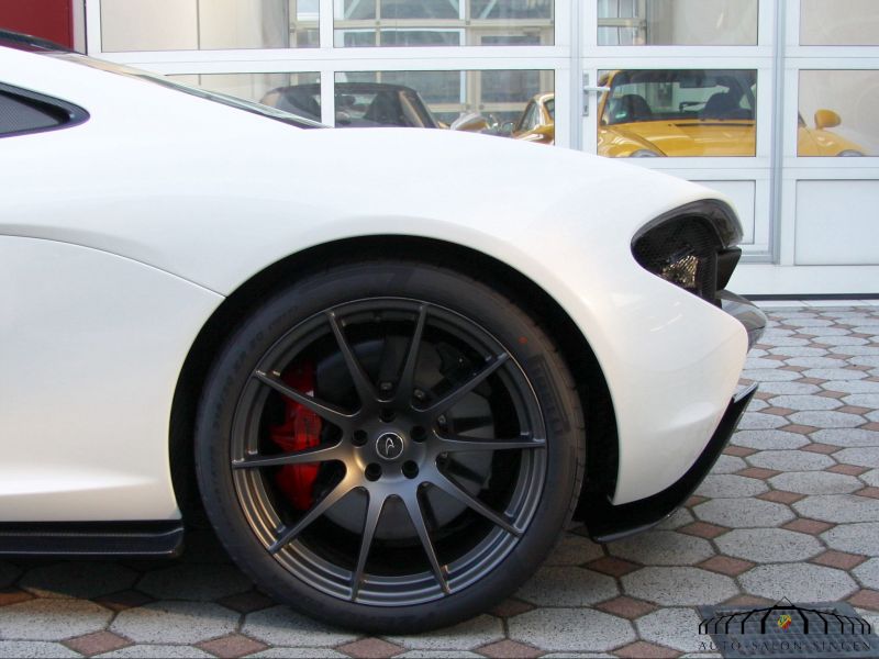 McLaren P1