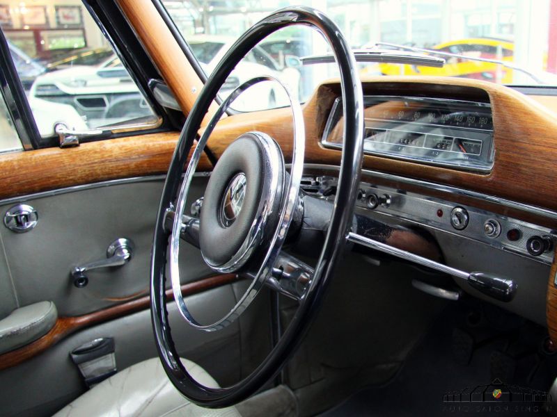 Mercedes-Benz 220 SE Ponton Coupe