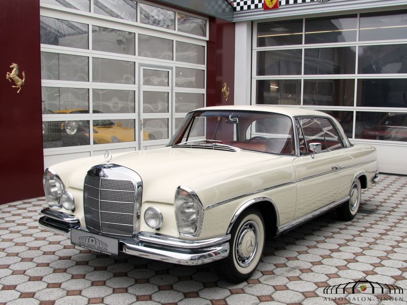 Mercedes-Benz 220 SE b