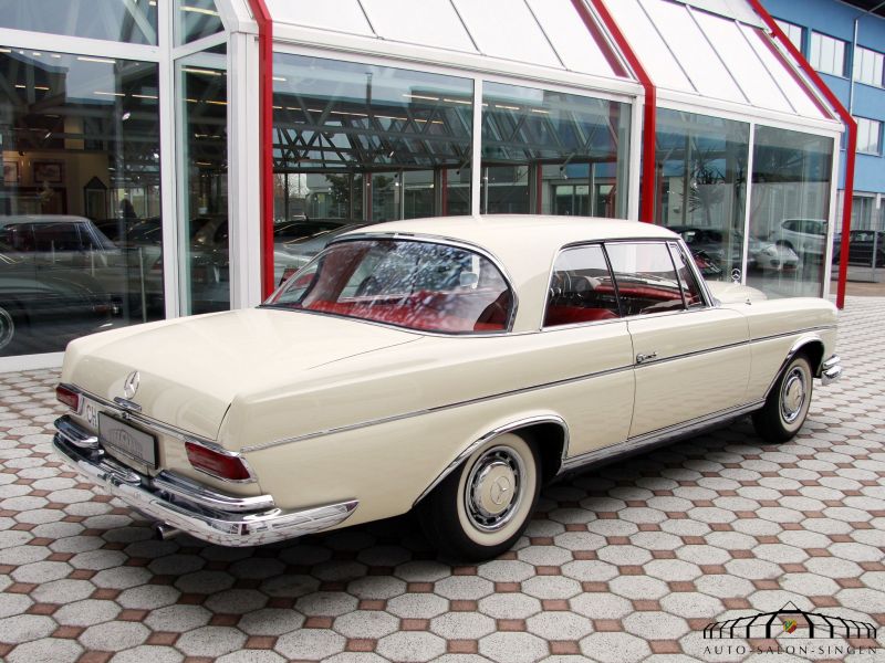 Mercedes-Benz 220 SE b