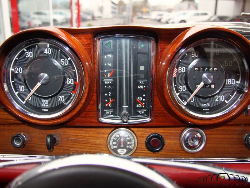 Mercedes-Benz 220 SE b