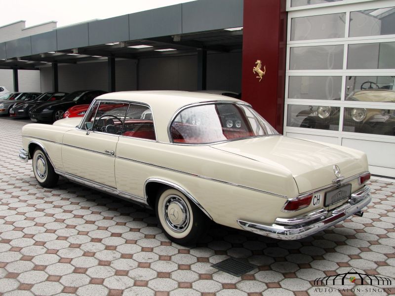 Mercedes-Benz 220 SE b
