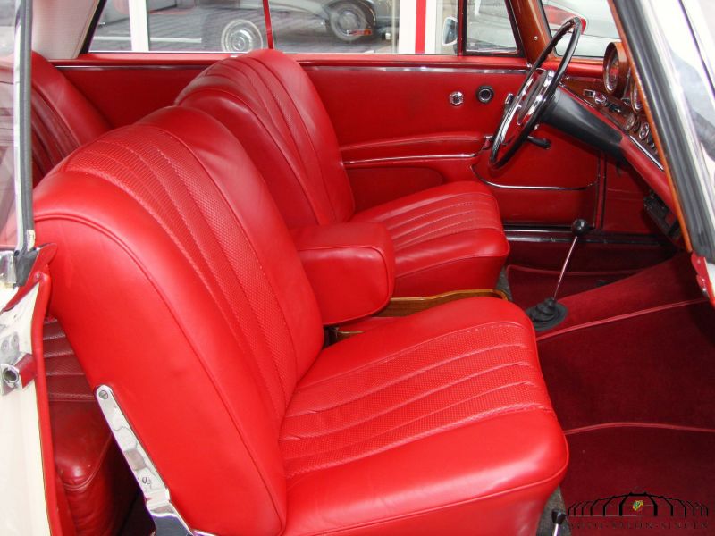 Mercedes-Benz 220 SE b