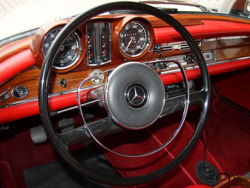 Mercedes-Benz 220 SE b