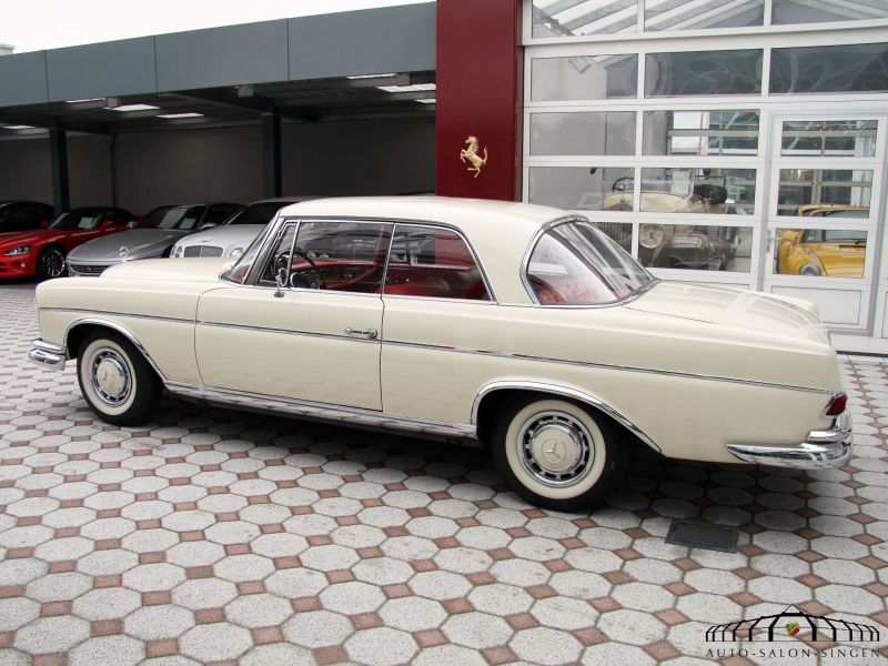 Mercedes-Benz 220 SE b