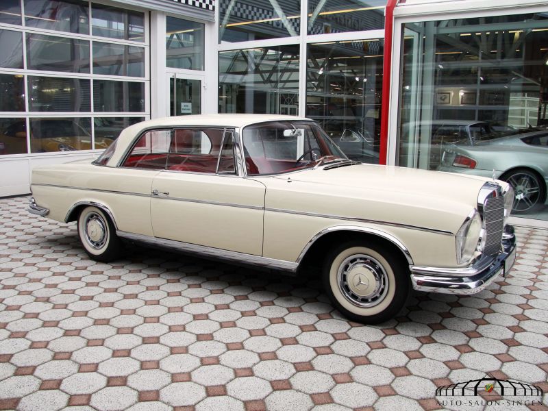 Mercedes-Benz 220 SE b