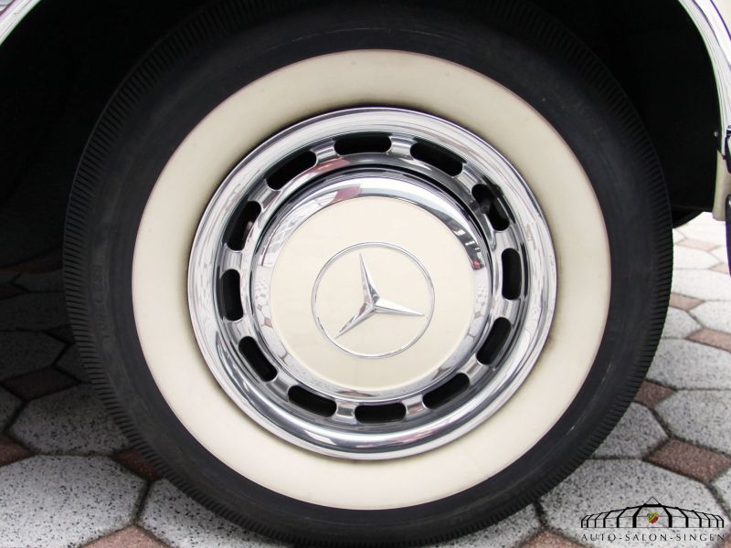 Mercedes-Benz 220 SE b