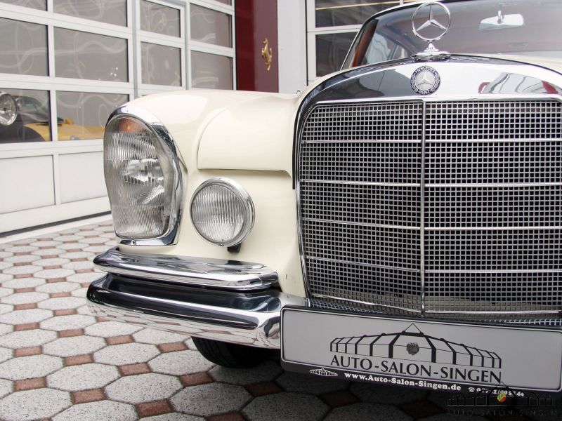 Mercedes-Benz 220 SE b