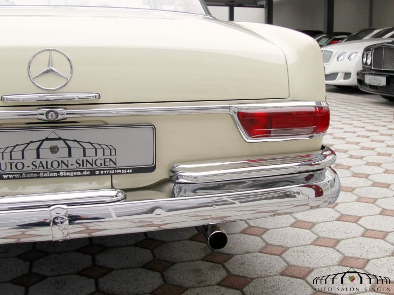 Mercedes-Benz 220 SE b
