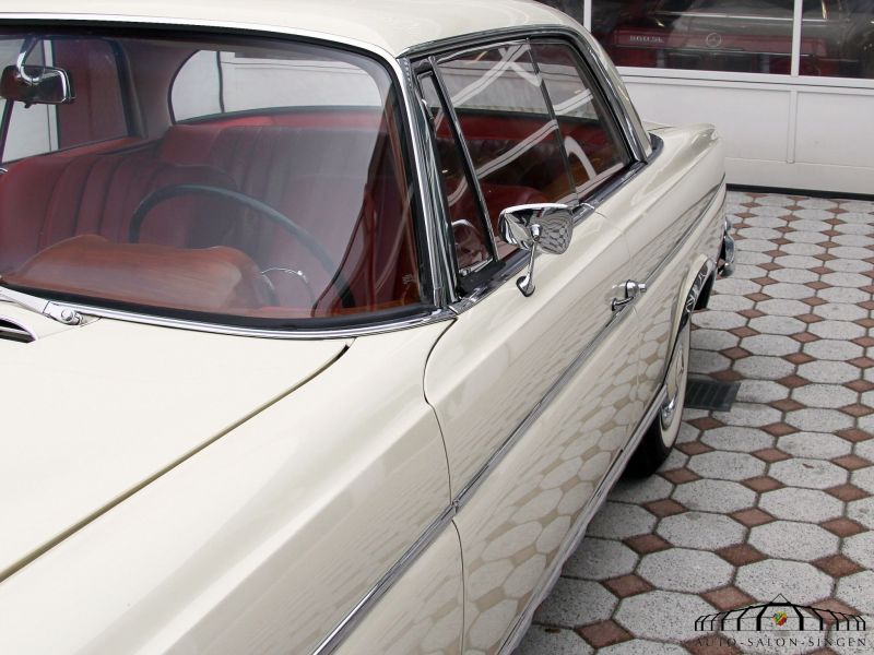Mercedes-Benz 220 SE b