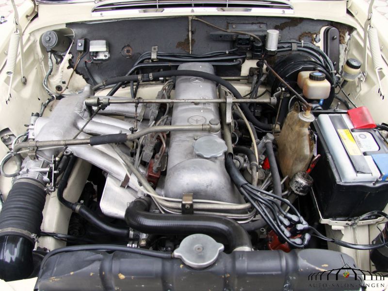 Mercedes-Benz 220 SE b