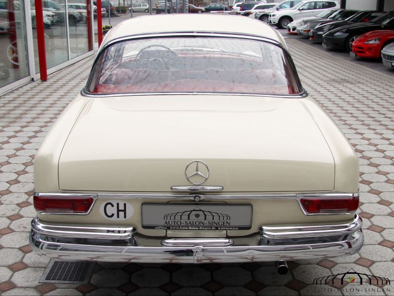 Mercedes-Benz 220 SE b