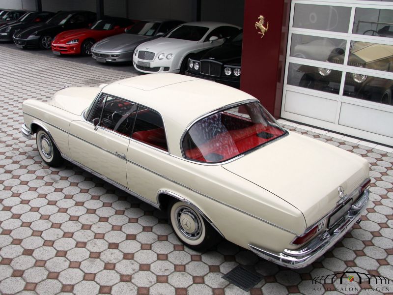 Mercedes-Benz 220 SE b