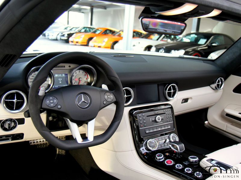 Mercedes-Benz SLS AMG Roadster