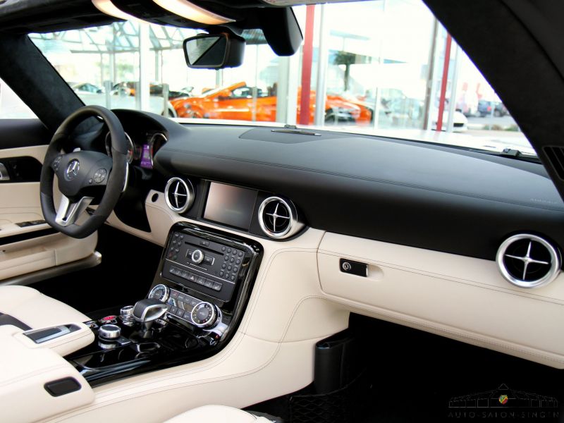 Mercedes-Benz SLS AMG Roadster