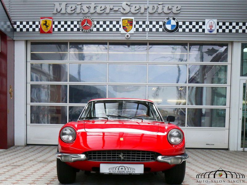Ferrari 365 GT 2+2