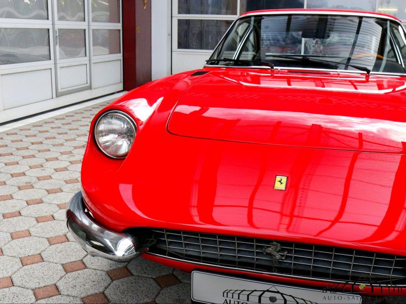 Ferrari 365 GT 2+2