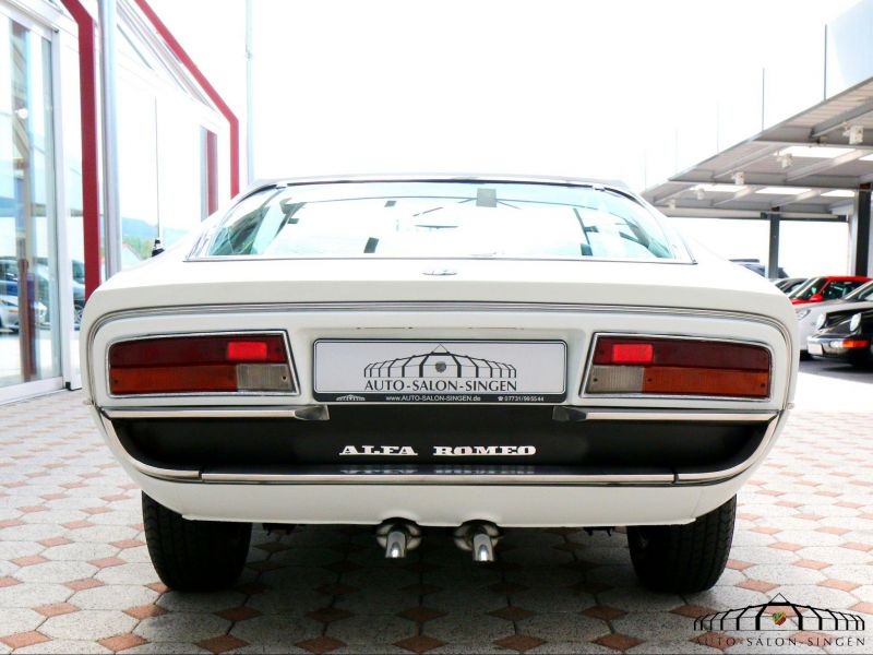 Alfa Romeo Montreal