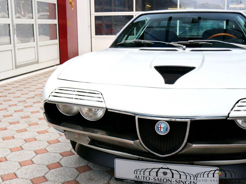 Alfa Romeo Montreal
