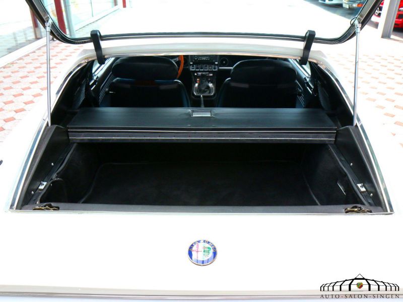 Alfa Romeo Montreal