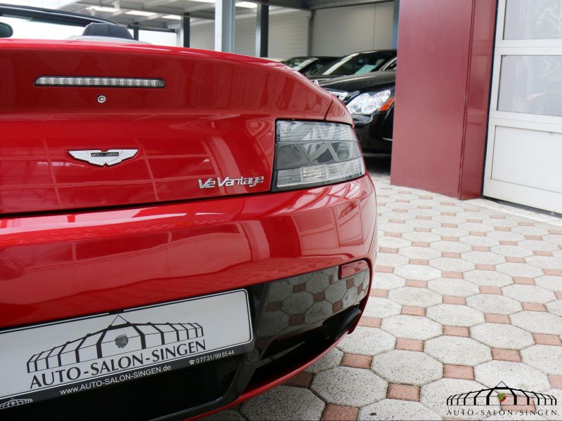 Aston Martin V12 Vantage Roadster  