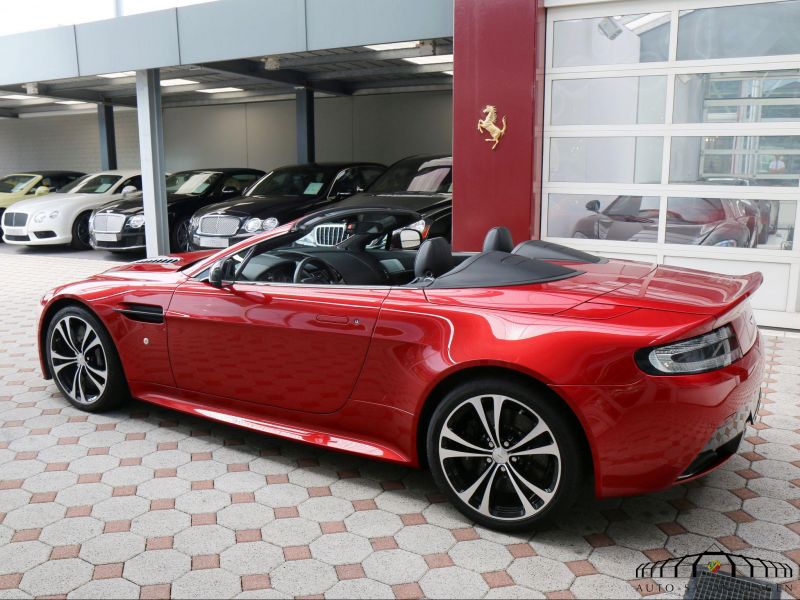 Aston Martin V12 Vantage Roadster  
