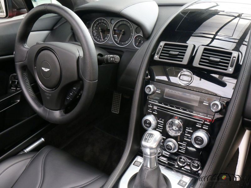 Aston Martin V12 Vantage Roadster  