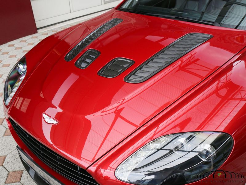 Aston Martin V12 Vantage Roadster  