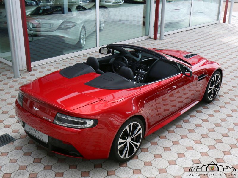 Aston Martin V12 Vantage Roadster  