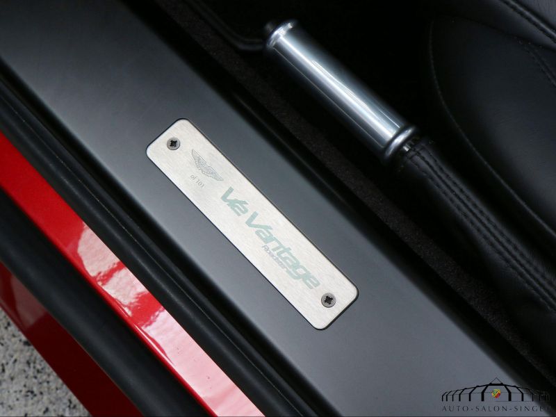 Aston Martin V12 Vantage Roadster  
