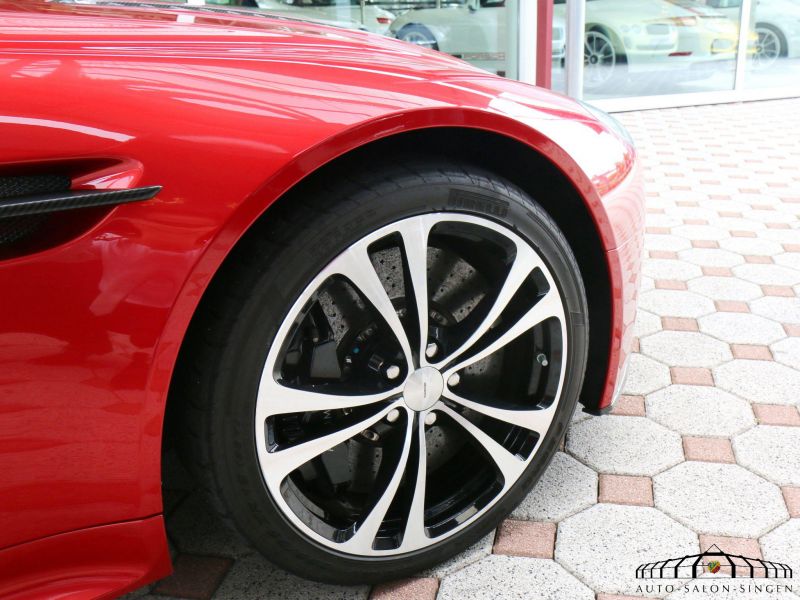 Aston Martin V12 Vantage Roadster  