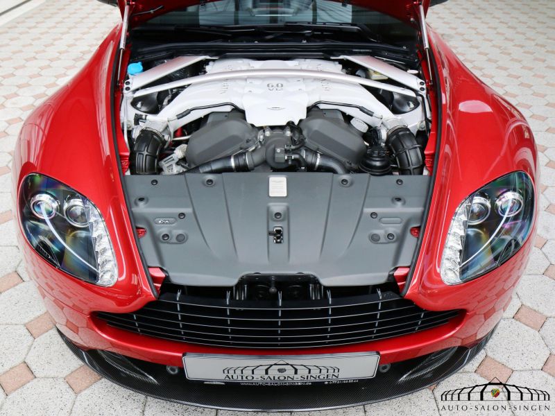 Aston Martin V12 Vantage Roadster  