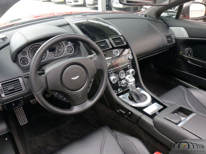 Aston Martin V12 Vantage Roadster  