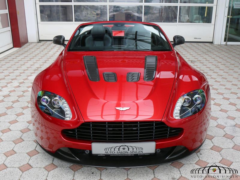 Aston Martin V12 Vantage Roadster  