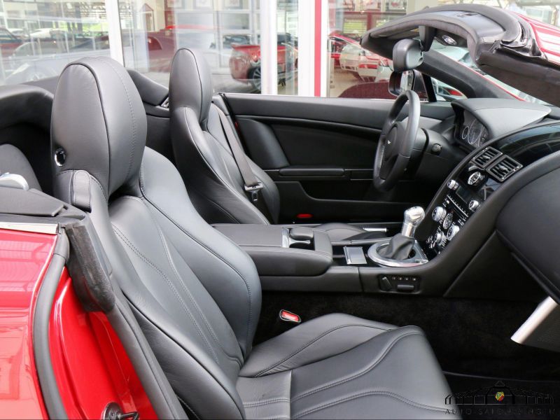 Aston Martin V12 Vantage Roadster  