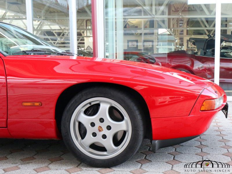 Porsche 928 GTS