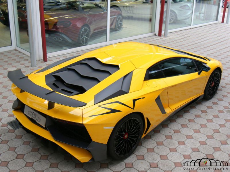 Lamborghini Aventador LP 750-4 SV -SUPERVELOCE-
